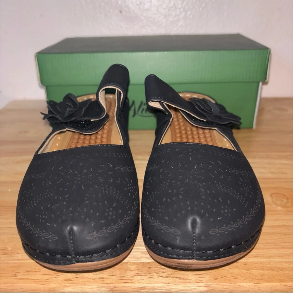 Woman’s Black Mary Jane Wedge Sandals with Flower Accent, Size 7 NWT